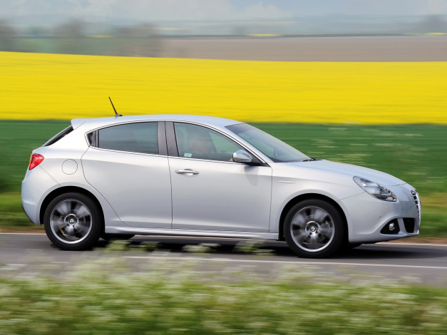 Обои картинки фото автомобили, alfa romeo, alfa, romeo, giulietta, uk-spec, 940, 2014г, серый