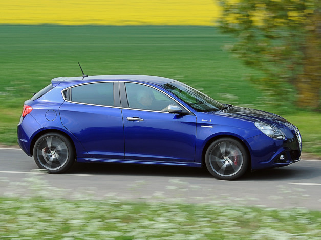 Обои картинки фото автомобили, alfa romeo, alfa, romeo, giulietta, sportiva, uk-spec, 940, 2014г, синий