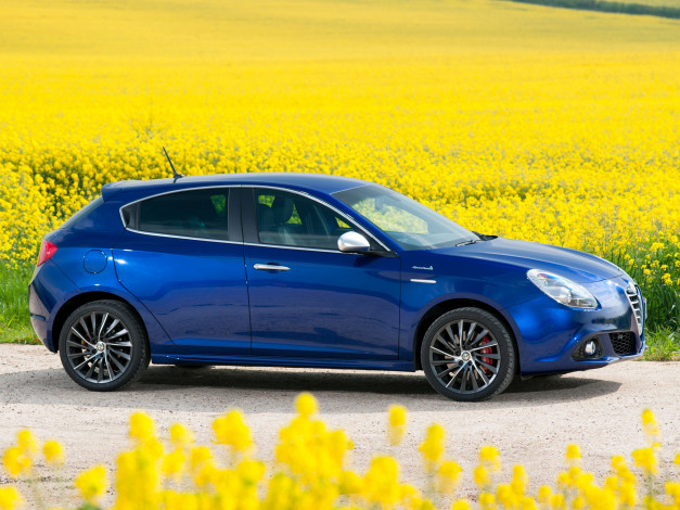 Обои картинки фото автомобили, alfa romeo, alfa, romeo, giulietta, sportiva, uk-spec, 940, 2014г, синий