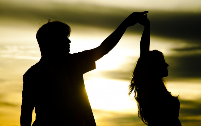 Обои картинки фото разное, мужчина женщина, движение, силуэты, танец, романтика, чувства, влюбленные, пара, действие, закат, женщина, любовь, love, солнце, мужчина, парень, девушка