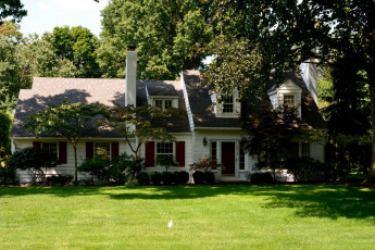 Картинка города -+здания +дома лужайка