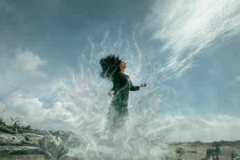 Картинка девушки -unsort+ креатив стихия ветер krystal christensen девушка dissolve