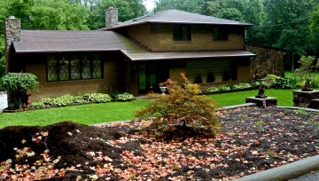 Картинка города -+здания +дома листья