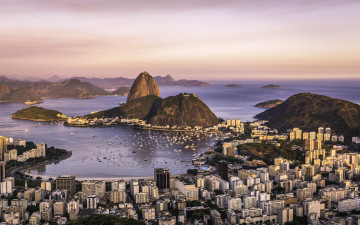 Картинка города рио-де-жанейро+ бразилия гора сахарная голова горы brazil rio de janeiro яхты залив здания панорама побережье гуанабара рио-де-жанейро sugarloaf mountain guanabara bay