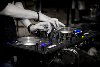 Картинка музыка -другое руки