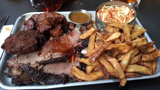 Обои картинки фото еда, мясные блюда, соус, мясо, картофель