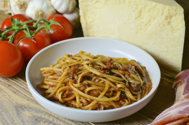 Обои картинки фото еда, макаронные блюда, снедь, помидоры, томаты