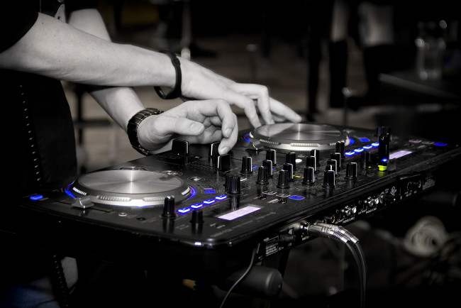 Обои картинки фото музыка, -другое, руки