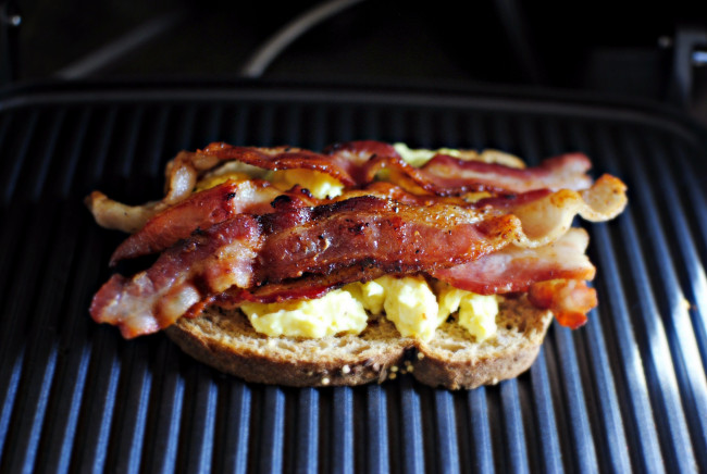 Обои картинки фото еда, бутерброды,  гамбургеры,  канапе, хлеб, бекон