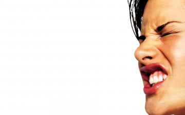 Картинка девушки alessandra+ambrosio лицо модель оскал