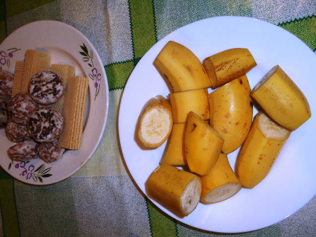 Обои картинки фото еда, бананы, вафли, пряники