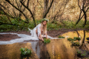 Картинка бестия девушки -+блондинки +светловолосые девушка женщина блондинка светловолосая сексуальная модель звезда позирует разная обувь верхняя стильная одежда нижнее эротическое бельё трусы лифчик колготки чулки аксессуары макияж и множество элементов на фотографии