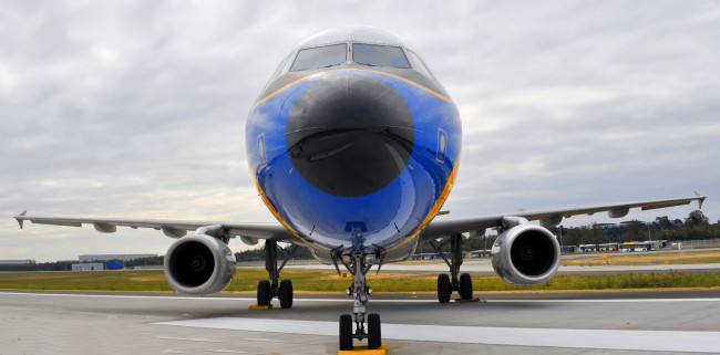 Обои картинки фото авиация, авиационный, пейзаж, креатив, стоянка, аэродром, самолет