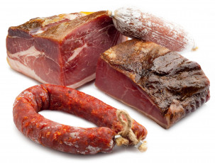 Картинка еда колбасные изделия колбаса мясо белый фон