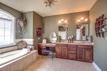 Картинка интерьер ванная туалетная комнаты ванна мебель