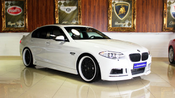 Картинка bmw автомобили выставки уличные фото bayerische motoren werke ag германия