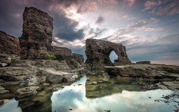 Картинка природа побережье море залив скалы камни тучи