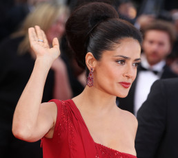 Картинка девушки salma+hayek salma hayek премьера толпа улыбка актриса люди жест