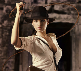 Картинка девушки kelly+brook жест кнут шляпа амазонка взгляд