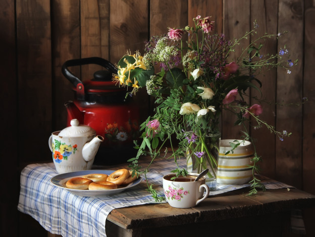Обои картинки фото еда, натюрморт, чай, чайник, сушки, букет