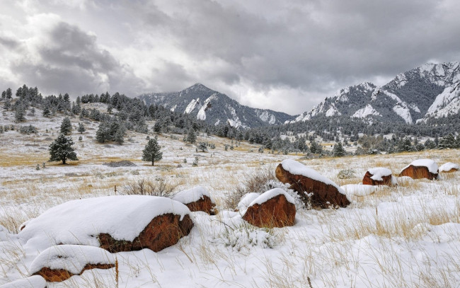 Обои картинки фото природа, зима, снег, камни, деревья, горы