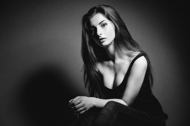 Обои картинки фото девушки, -unsort , Черно-белые обои, волосы