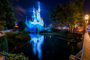 Картинка города диснейленд отражение река город ночь