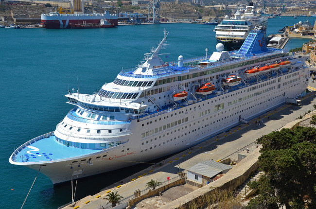 Обои картинки фото thomson majesty, корабли, лайнеры, круизный, лайнер