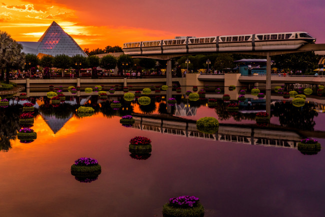 Обои картинки фото города, - пейзажи, закат, поезд, озеро, город, отражение, вечер