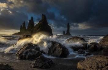 Картинка природа побережье море скалы пейзаж брызги