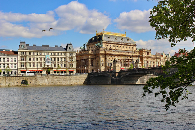 Обои картинки фото prague national theatre, города, парга , греция, мост, река