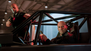 Картинка fast+&+furious+presents +hobbs+&+shaw+ 2019 кино+фильмы +hobbs+&+shaw форсаж хоббс и шоу триллер боевик джейсон стэйтем дуэйн джонсон