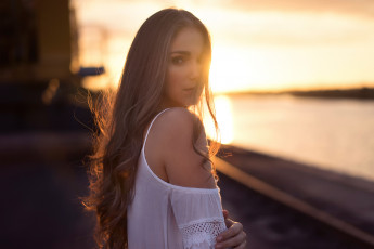 Картинка девушки -+лица +портреты русая туника закат