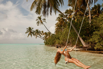 Картинка девушки mary+rock море тропики пальмы качели