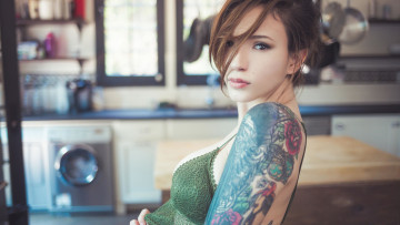 Картинка девушки -+лица +портреты шатенка взгляд тату