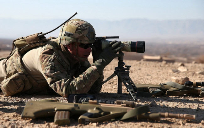 Обои картинки фото оружие, армия, спецназ, камуфляж, наблюдение, наводчик, военный, солдат