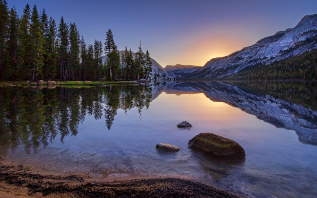 Обои картинки фото природа, реки, озера, заря, река, лес, горы