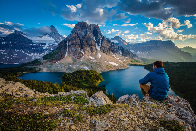 Обои картинки фото мужчины, - unsort, парень, пейзаж, снег, озеро, горы, природа