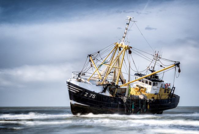 Обои картинки фото корабли, другое, океан, побережье, мель, шторм, судно