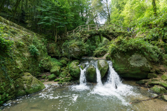 Картинка природа водопады лес водопад река