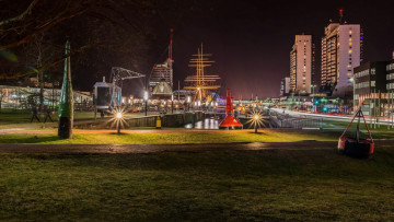 Картинка германия города -+огни+ночного+города трава дорожка здания