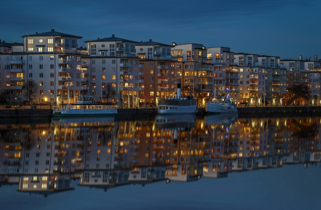 Обои картинки фото стокгольм, города, стокгольм , швеция, катер, дома, водоем