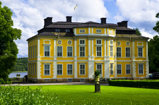 Обои картинки фото швеция, города, - здания,  дома, скульптура, чаша, деревья, облака