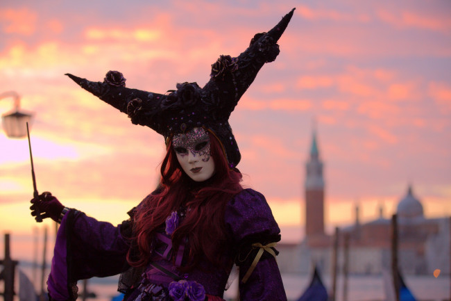 Обои картинки фото разное, маски,  карнавальные костюмы, венеция, карнавал, маска, шляпа, вечер