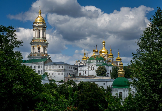 Обои картинки фото киев, города, киев , украина, собор, деревья, облака