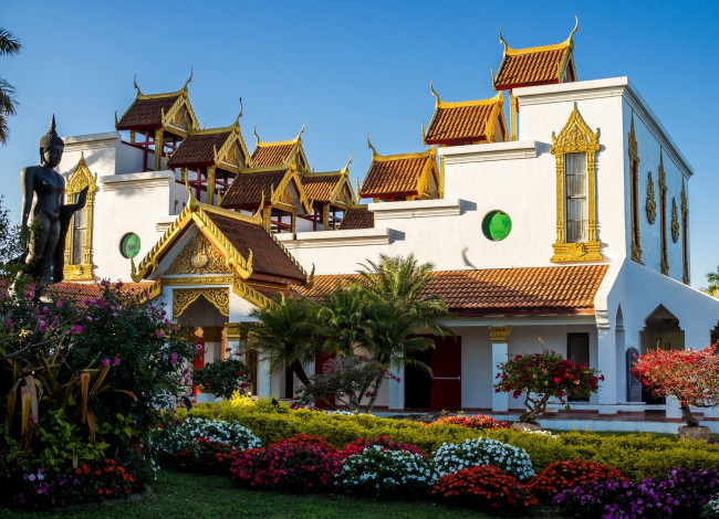 Обои картинки фото разное, садовые и парковые скульптуры, деревья, здание, цветы