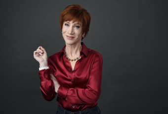 Картинка kathy+griffin девушки -unsort+ рыжеволосые+и+другие блузка бусы рыжая улыбка морщины актриса kathy griffin