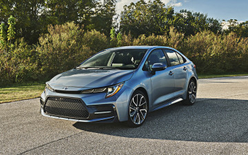 Картинка 2020+toyota+corolla автомобили toyota вид спереди экстерьер серебристая японские новая модель седан