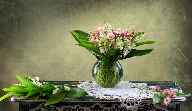 Обои картинки фото цветы, букеты,  композиции, ландыши, букет, маргаритки