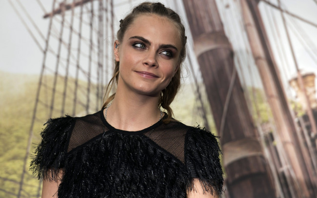 Обои картинки фото девушки, cara delevingne, кара, делевинь, портрет, фотосессия, черное, платье, актриса, британская, модель, красивая, женщина